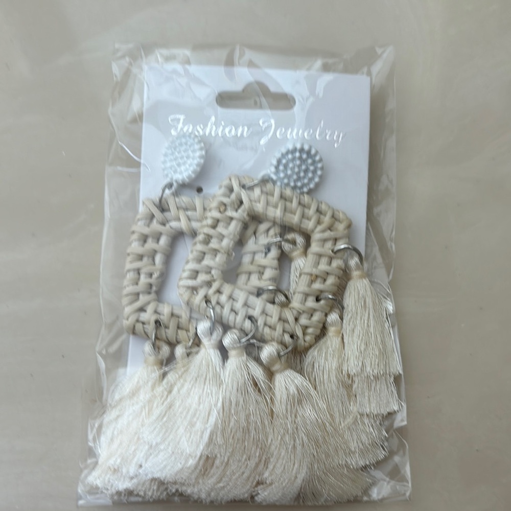 Fashion Jewelry Cream Statement Earrings with Tassels